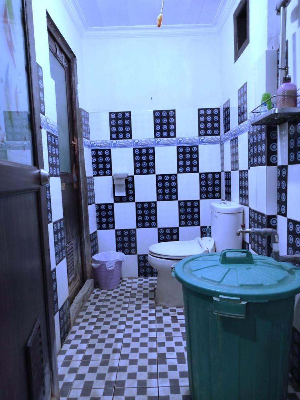 Kurnia Homestay Ternate Exterior photo