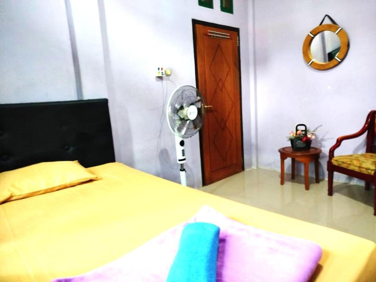 Kurnia Homestay Ternate Exterior photo