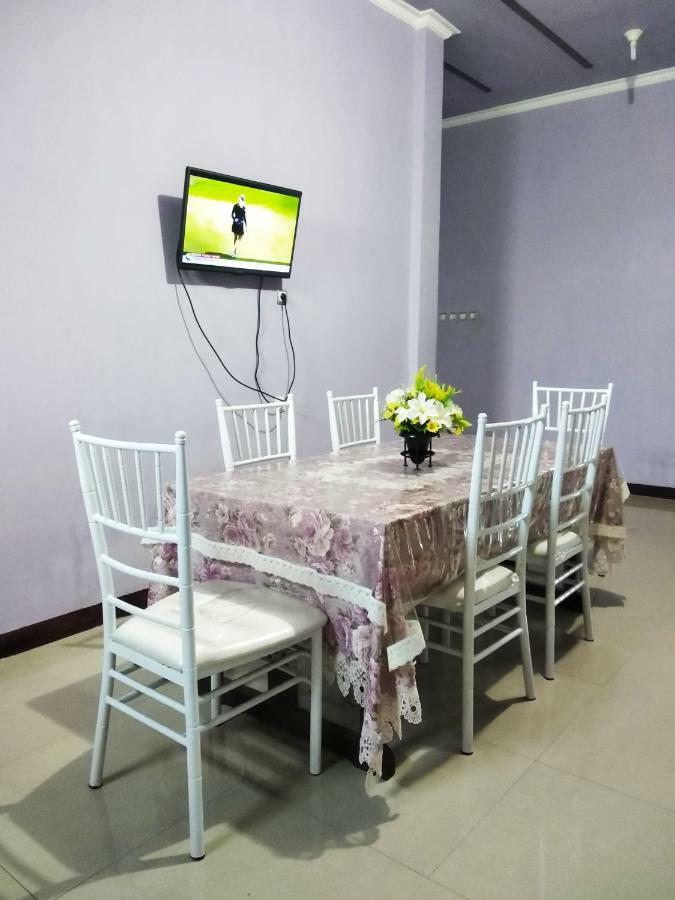 Kurnia Homestay Ternate Exterior photo